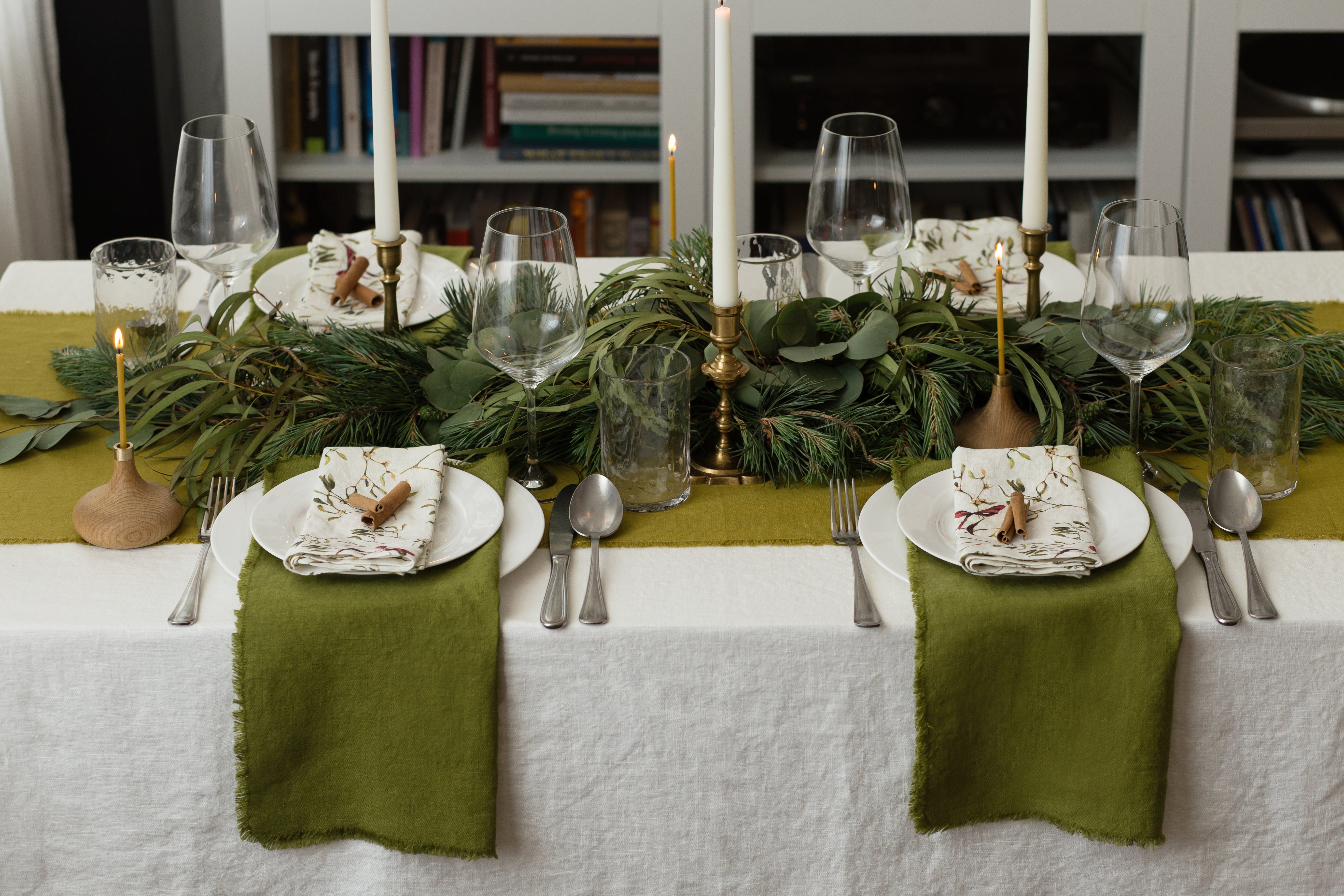 how to dress table for christmas How to dress your dining table at Christmas