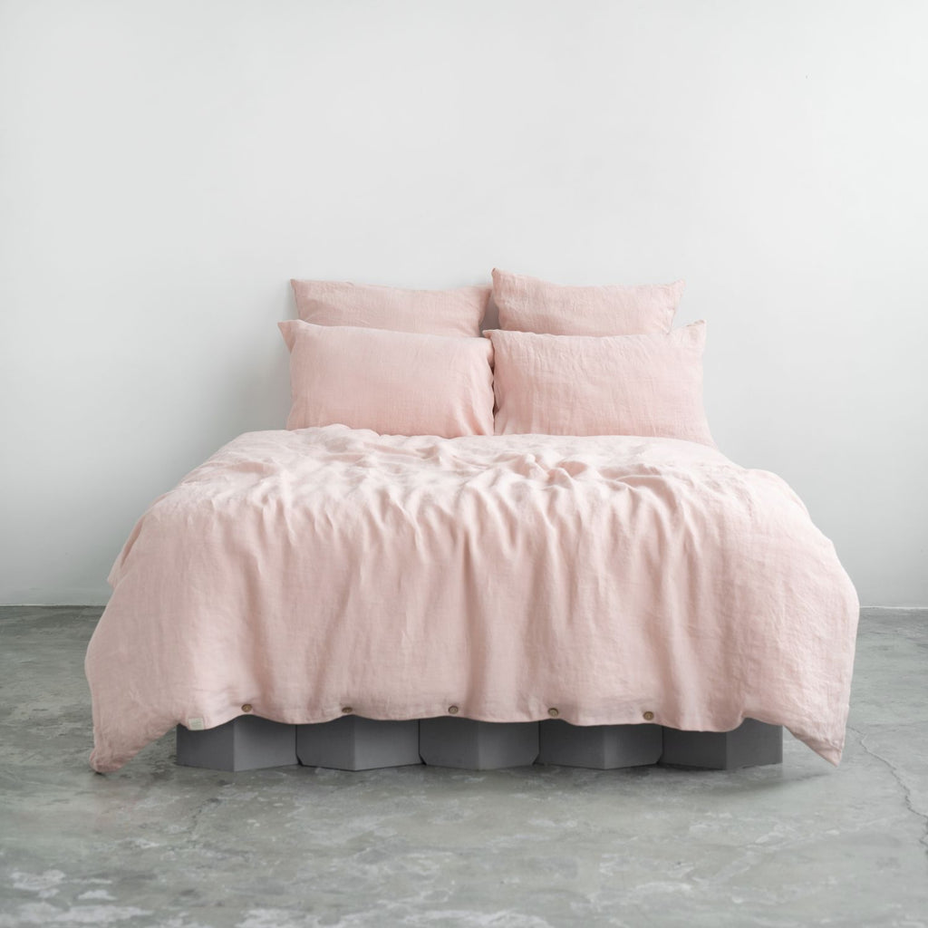 http://linentales.com/cdn/shop/products/MistyRoseBedSet.jpg?v=1630656503&width=1024