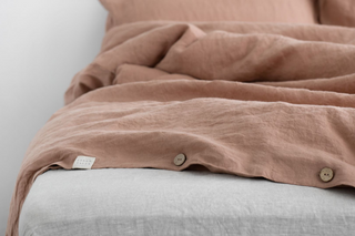 CARE FOR LINEN BEDDING: HOW OFTEN SHOULD YOU WASH YOUR LINEN SHEETS? 