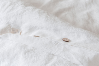 HOW TO PROPERLY CARE FOR YOUR WHITE LINEN PIECES? 