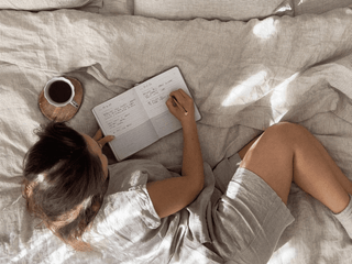 How to Get Wrinkles Out of Linen: 6 Easy Methods That Actually Work - Linen Tales 