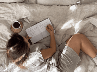 How to Get Wrinkles Out of Linen: 6 Easy Methods That Actually Work - Linen Tales 