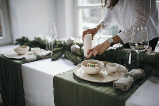 ONE AMAZING IDEA FOR CHRISTMAS TABLE DECORATION - Linen Tales 