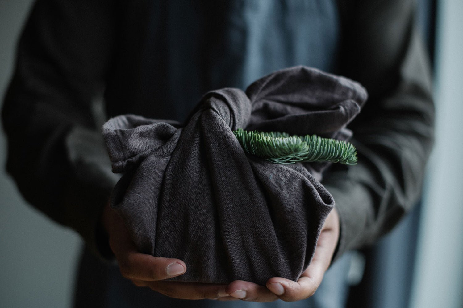 Reusable gift wrapping with linen: the art of sustainability – Linen Tales