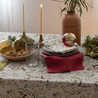 Mistletoe on Natural Linen Tablecloth 3